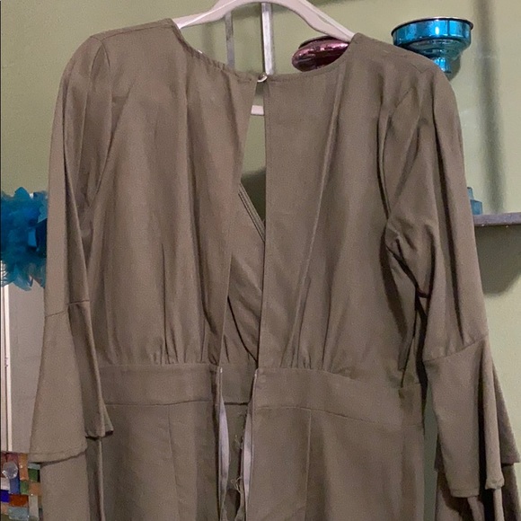 Green jumpsuit - Picture 4 of 4